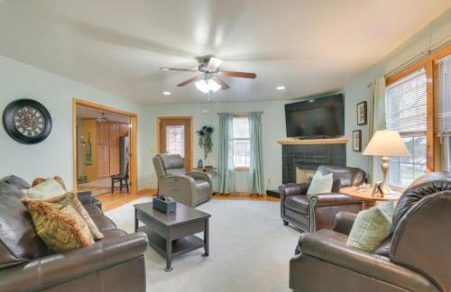 Large Home with Deck and Grill about 9 Mi to Virginia Tech - Foto 1