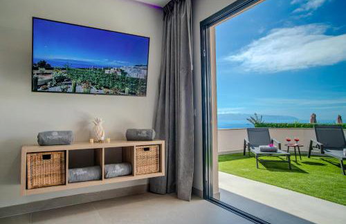Apartamento de Lujo con Jacuzzi Privado, Piscina y Vistas al Mar - Foto 2