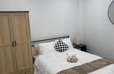 Bright & Stylish Guest Suite with Modern Comforts - Foto 9