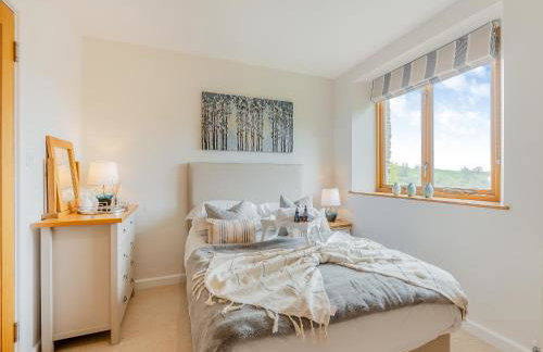 Toffee Apple - Photo 11