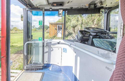 Double Decker Bus on an Alpaca Farm Sleeps 8 - Foto 44