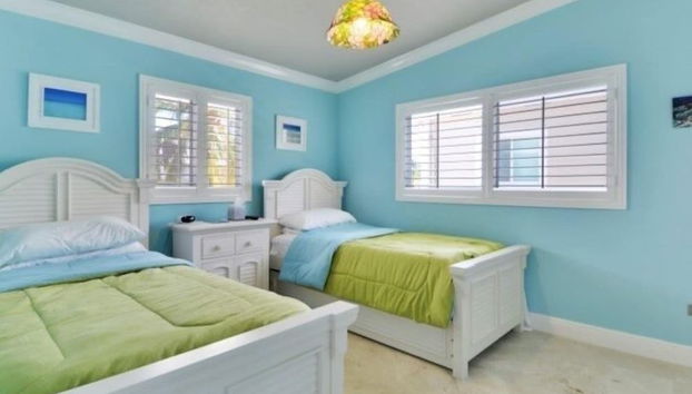 Beautifully Remodeled Roomy Single Family Stilt Home, 2 Bedroom Home by RedAwning - Foto 3, Habitación