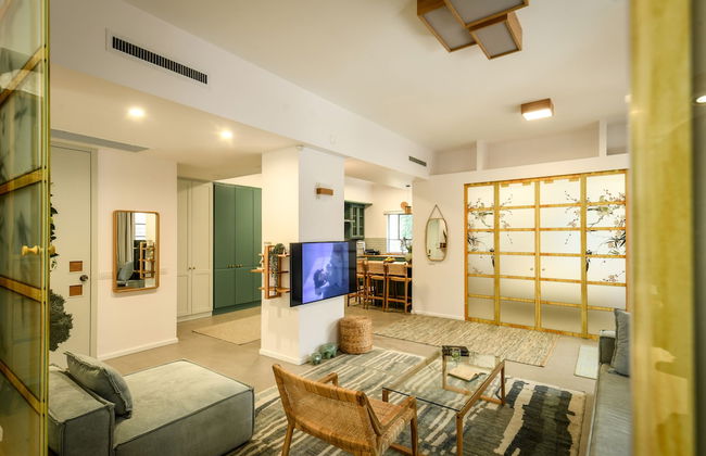 Charming 2BR Apt w a Breathtaking Patio - Foto 21