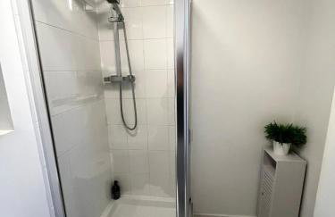 Serene 2-Bed Flat with Canal Views - Coop Live & Ethiad - Foto 19