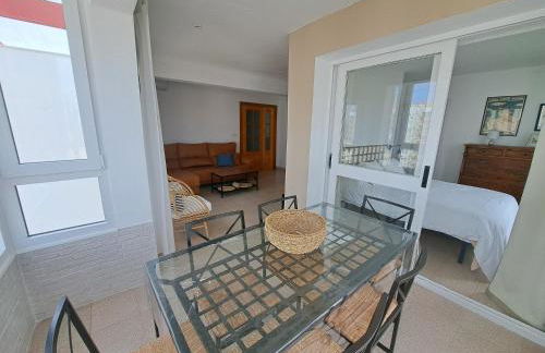 Ático primera línea de playa con vistas al Mar-Climatizado-Wifi-Parking-Solo familias - Foto 6