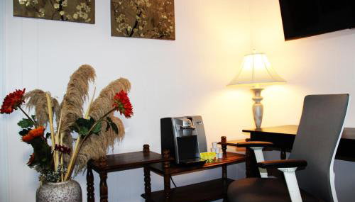 Roomy 2 bedroom 1 bath with private entrance, with fenced yard, and sports court - Foto 3