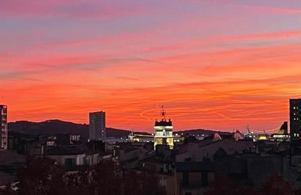 Appartement mignon calme douillet ascenseur clim étage élevé proche parking et toutes commodités au coeur du Toulon historique - Photo 48