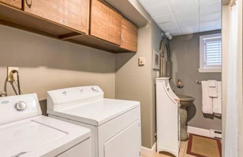 Spacious Lakefront Retreat w/Stunning Views - Foto 33