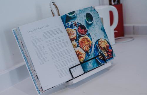 Chic 2Bed Apartment in Heart of Altrincham - Pass the Keys - Foto 8