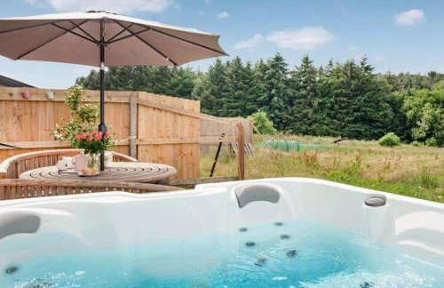 2-Bed Cottage Sleeps 4 with Hot Tub - Foto 4
