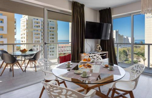 McRamé Design Apt Sea View, Beachfront, Swimming Pool, 2BDR, 2BAR, 6 pax, Praia da Rocha - Photo 10