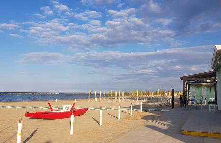 Marotta, 50 mt dal mare, Aria condizionata, Wi-Fi gratuita, 2 camere, 6 letti, - Foto 13