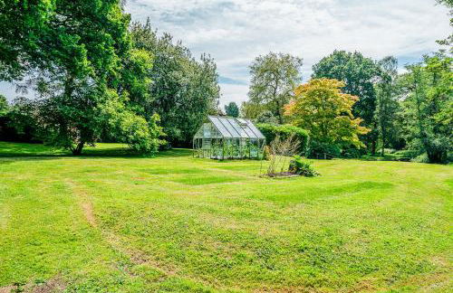 Beautiful Riverside Cottage with Large Garden, 2BR - Photo 17