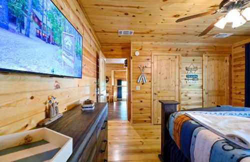 Hickory Bear - Cabin surrounded by pines, Sleeps 10, Hot Tub, Fire Pit, Arcade, Foosball Table & Deck Slide - Photo 47