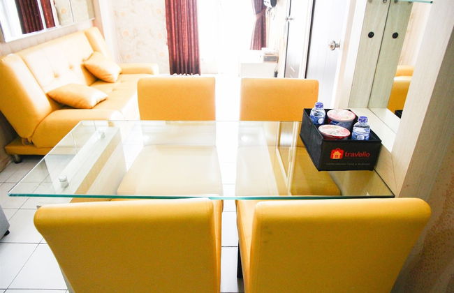 Pool View 2BR Mutiara Bekasi Apartment - Photo 12