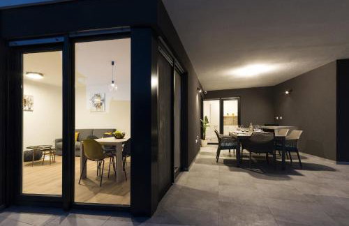 Modern 3-bedroom villa with a private pool - Photo 19