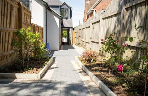 Walnut Luxurious 2-Bedroom with Ensuite - Parking, Netflix, WIFI - Close to Oxford, Bicester & Blenheim Palace - Photo 22