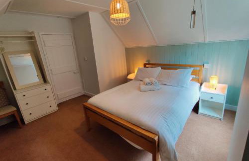 Historic river side cottage - top apartment - Foto 13