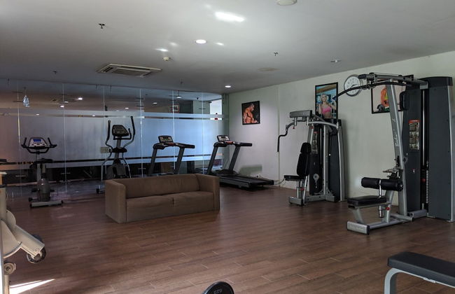 Classic Modern Studio Room Apartment at The Square Surabaya - Photo 12