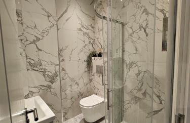 Modern 2BR in West Hendon - Parking -Easy Commute - Photo 4