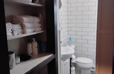 Stylish, Penn State-Themed Historic Getaway 2 Blocks from Waterfront - Foto 9