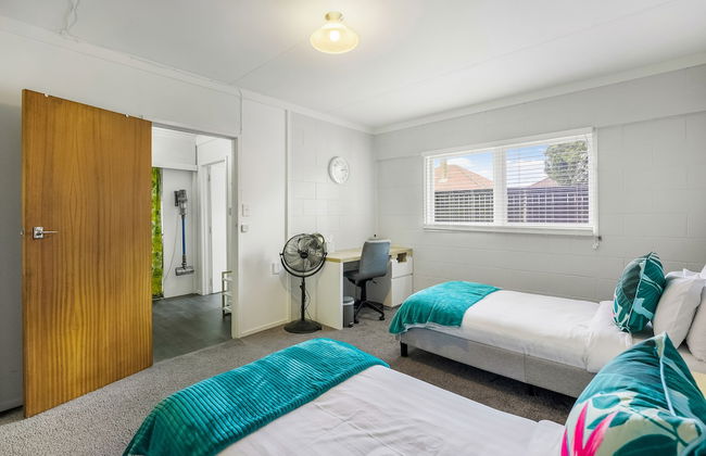 Inner City Retreat - WiFi - Netflix - Photo 4