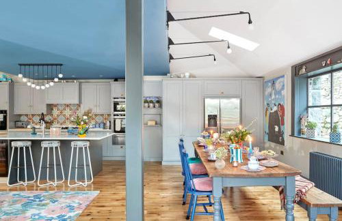 Ty Pandy Eclectic Luxury Family cottage Sleeps 8 adults and 2 children - Photo 36