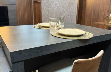 Moderno, Aconchegante e Perto de Tudo! - Foto 12