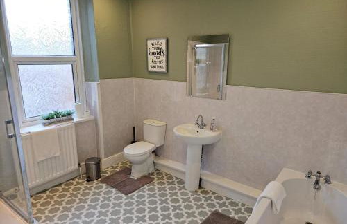 Rectory5 - 5 bedroom 7 beds Parking Perfect for Contractors - Foto 8