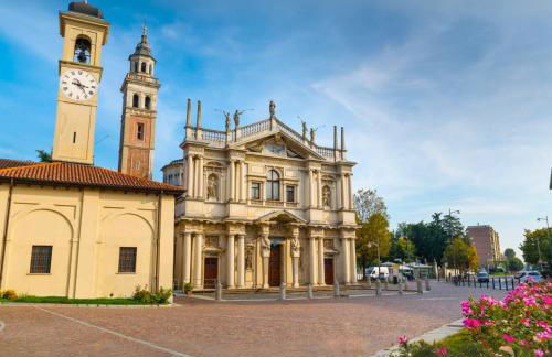 Black & White or Pop Art - Design Apartments with Parking & WiFi - Photo 25