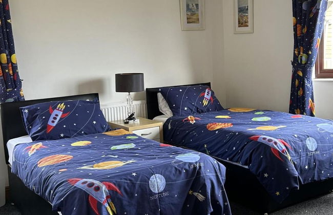 Wonderful 4 Bedroom Cottage Sleeps 8 - Foto 8