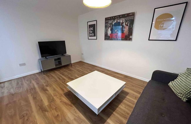 1-bed Apartment in Greater London Next to Station - Photo 15