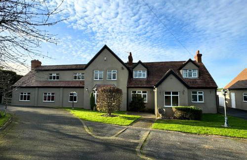 Y-Not House - Double Rooms with Private Bathroom - Photo 1