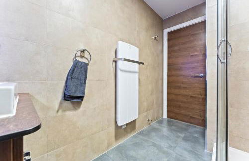 Bloom Court -Sleeps 6-Free Parking with Workspace & High-Speed WiFi - Foto 36