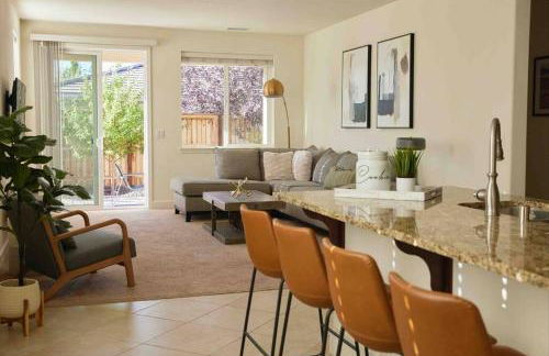 NEW Upscale House, Tahoe 30-min w/ Cal King - Foto 1