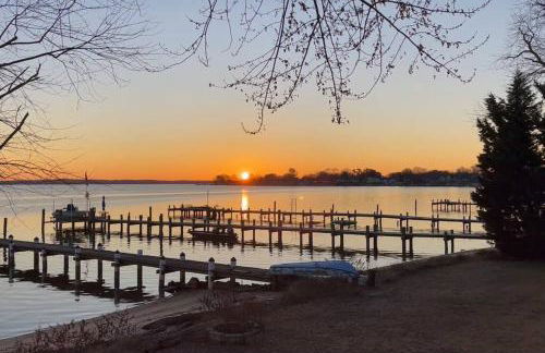 Waterfront Home with Private Beach, Stunning Views - Foto 75