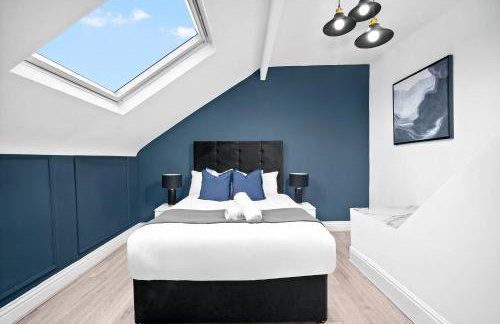 Stylish Five Bedroom House - Parking - Terrace - Fast Wi-Fi 974P - Foto 2