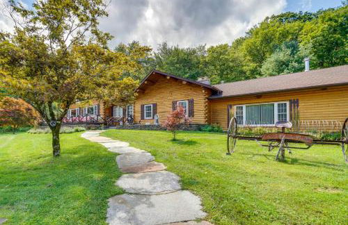 Elegant Hudson Valley Retreat with Hot Tub and Pond - Foto 3