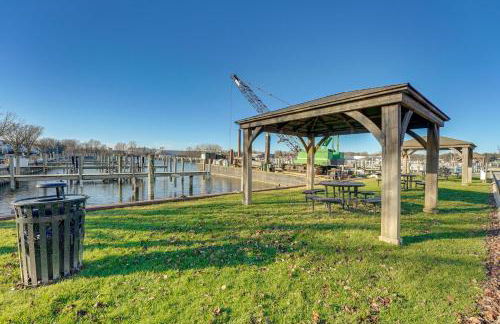 Marina, Pool and Balcony Modern Spring Lake Condo - Foto 24