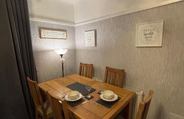 Entire House, Parking, Facilities, sleeps up to 6, suitable for contractors, families or NHS - Foto 30