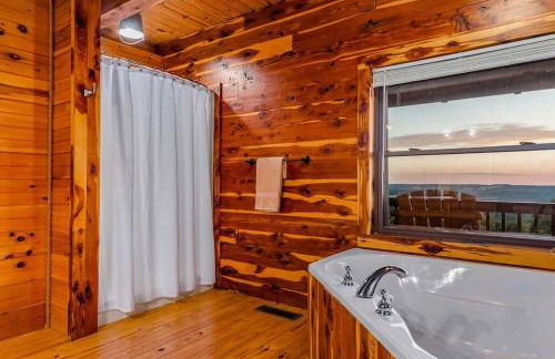 Lodge at OZK Ranch- Incredible mountaintop cabin with hot tub and views - Photo 23