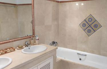Frontline Beach Apartment, La Perla de la Bahia, Bahia de Casares - Estepona - Photo 31