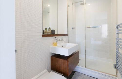 Luxury 2-bed Flat, Parking Near Tube and Emirates - Foto 26