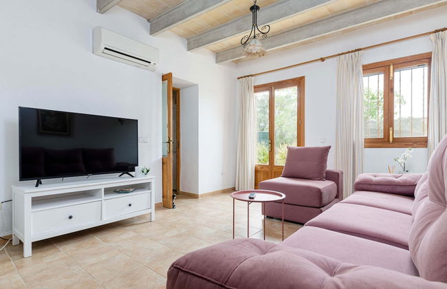 Peaceful Villa in Serene Retreat - Photo 16