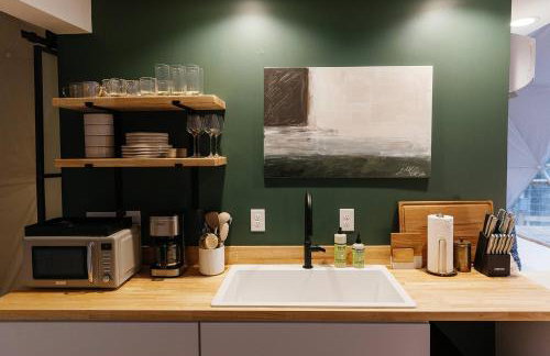 "The Perch" Elevated Woodsy Modern Stay w/ Hot Tub - Foto 2