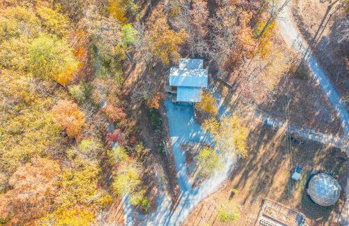 Cozy Cabin Retreat w/ Hot Tub & Nature Views - Foto 54