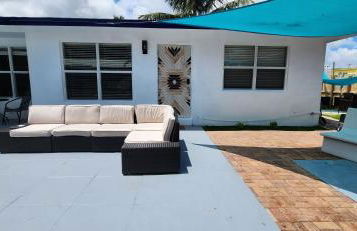 Prime Location Gateway with Pool & Patios, Near Beaches, Groceries and Restaurants - Photo 30