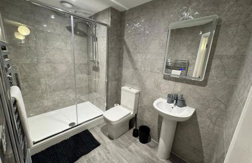 4 Town centre, Free off road parking, entire flat - Foto 1