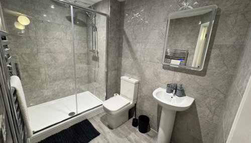 4 Town centre, Free off road parking, entire flat - Foto 1, towels, Shower