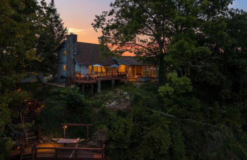 Relaxing Lakefront Retreat w/ Hot Tub & Dock - Foto 66